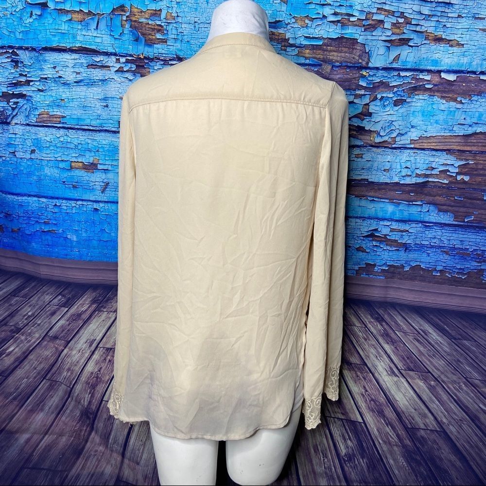 Jealous Tomato wrap front lace bell sleeve medium - Picture 5 of 9